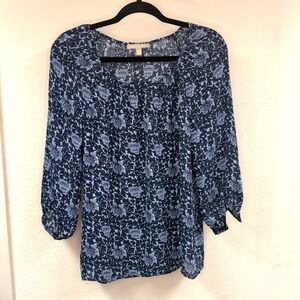 Banana Republic 3/4 sleeve blue floral button cuff blouse, size XS